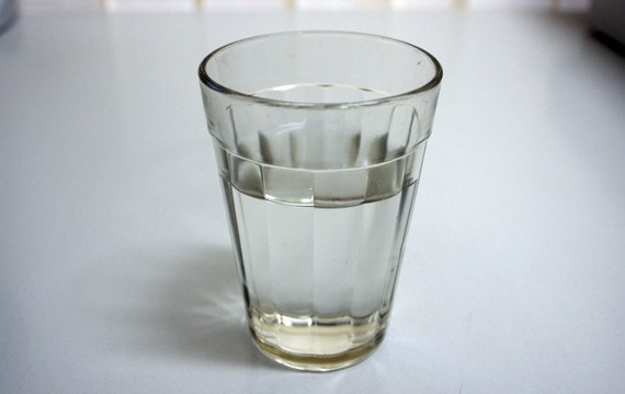 szklanka wody przefiltrowanej